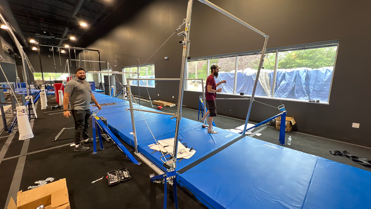 uneven-bars_aai_landing-mats