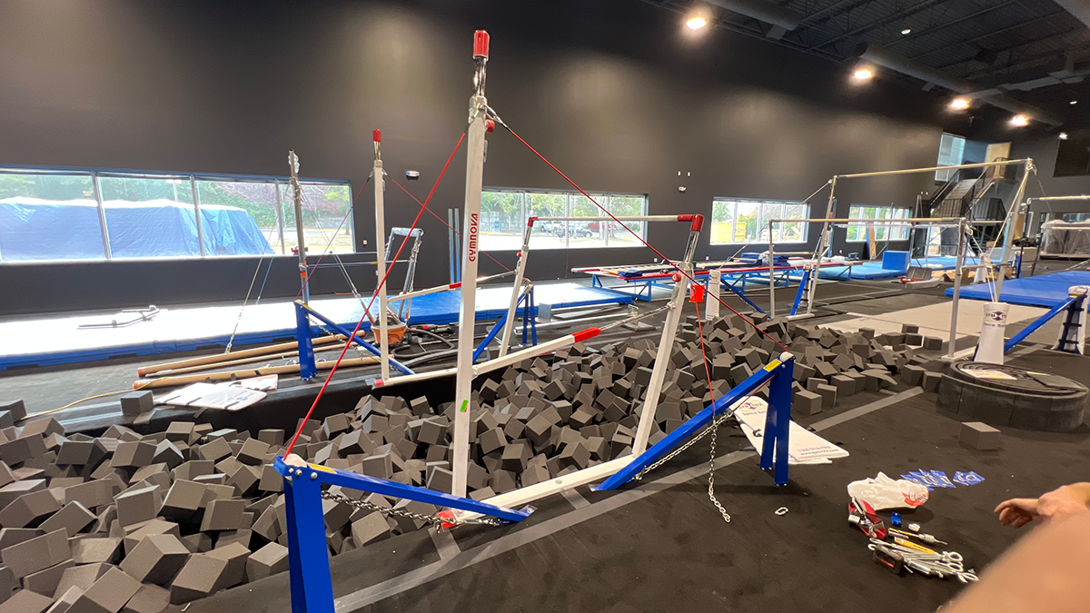 uneven-bars_gymnova_loose-foam-pit